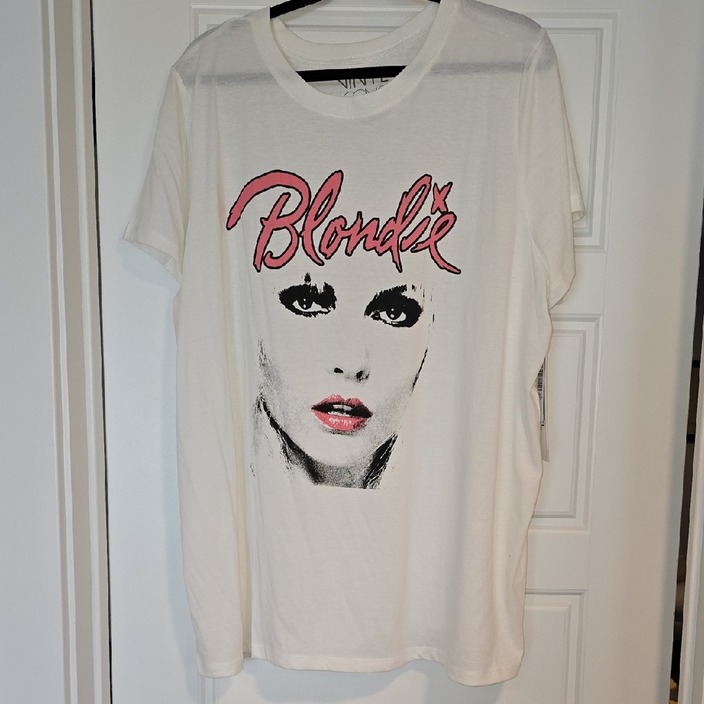 Torrid White Graphic Tee with Pink and Black Design NWT 3